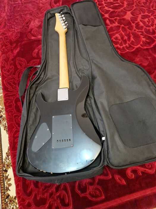 Chitara yamaha  erg 121c