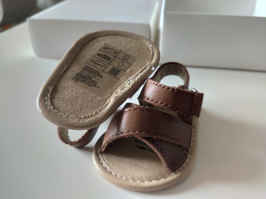 Детски боти и обувки.