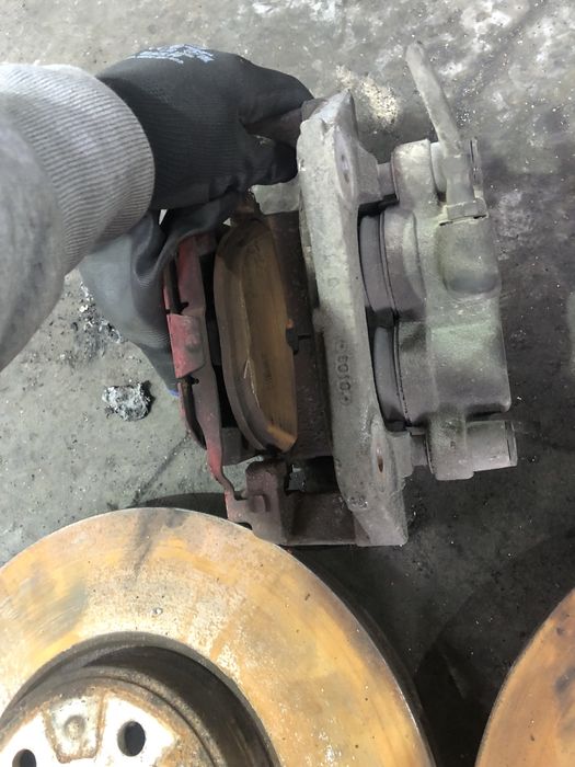 Предни спирачки бмв х5/х6 е70/71 3.5д ( spirachki bmw x5/x6 3.5d )