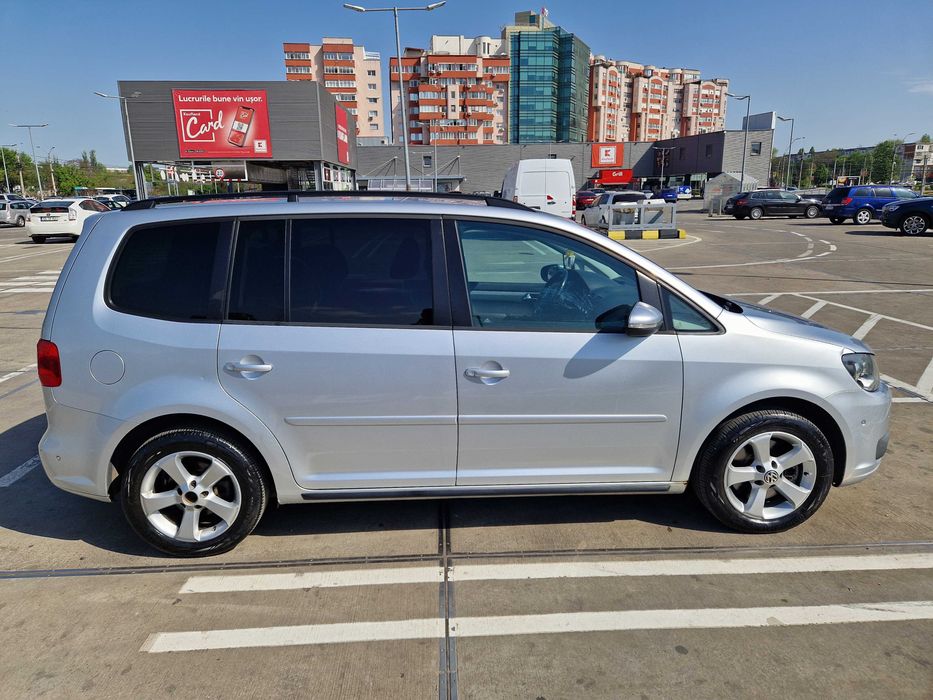 Vând Volkswagen Touran 7 locuri 6900 euro