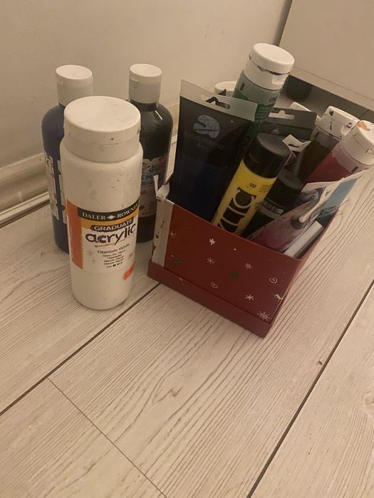 Vand sevalet in stare buna,adaug vopsele si carte profesionala