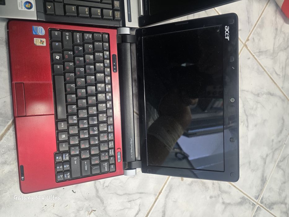 Лаптоп HP и Acer