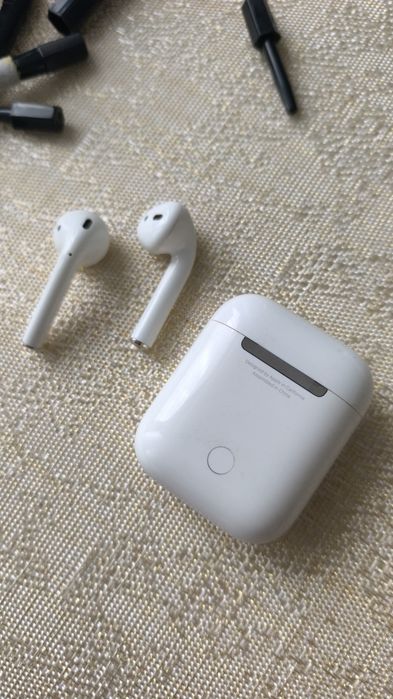 Vand Apple AirPods model A1602