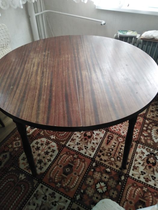 Маса за хранене..