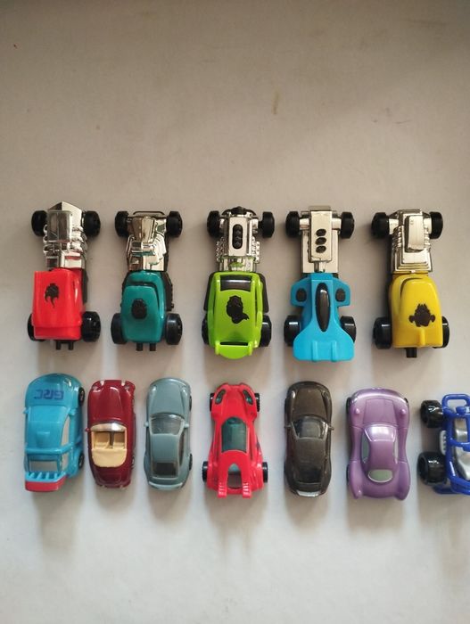Машинки из Киндер
