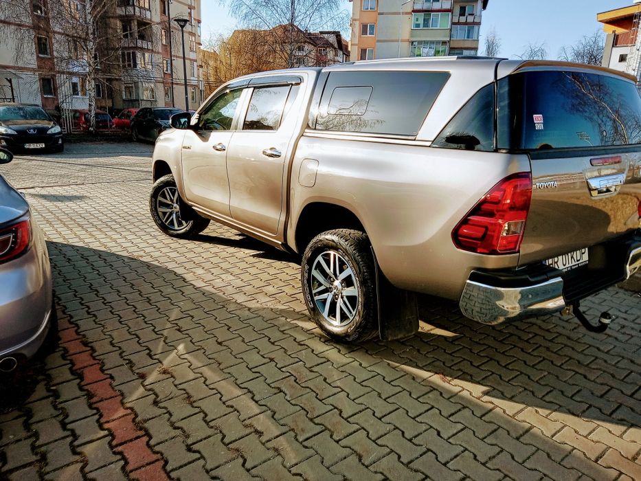 Toyota Hilux 2.4 D4D an 2017 cutie manuala!