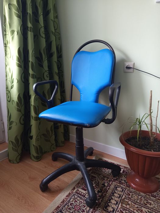 Продам кресло офисное