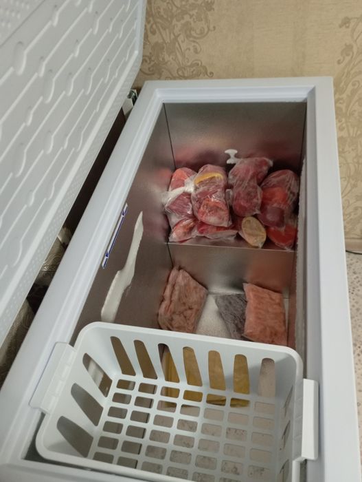 Морозильник 220 л почти новая