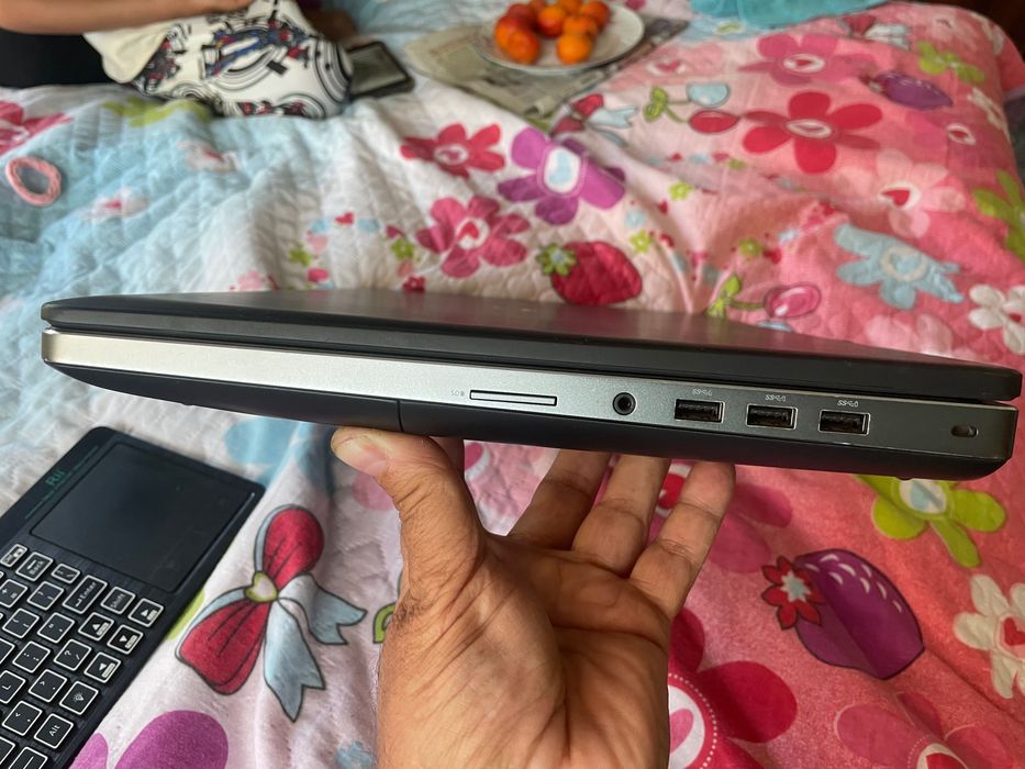 Dell 7710 лаптоп 17 инчов фул ХД дисплей .