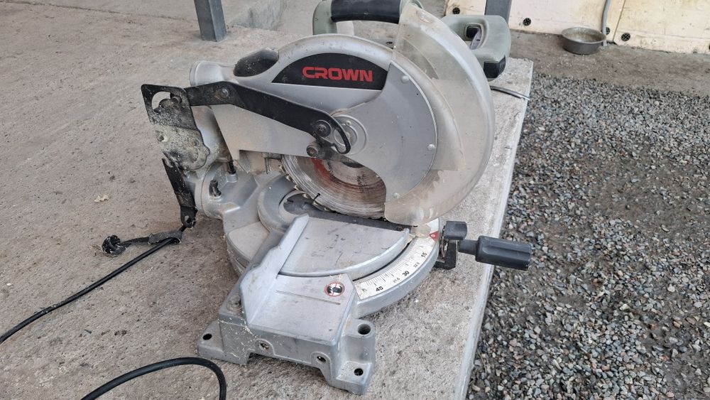 Торцовочная пила Crown