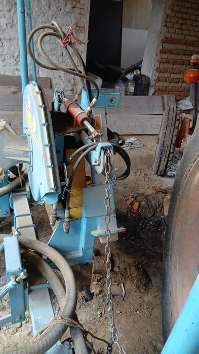 Vând semănătoare porumb, 4 randuri.