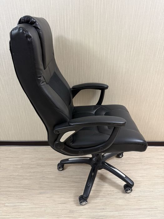 Кресло руководителя Zeta б/у