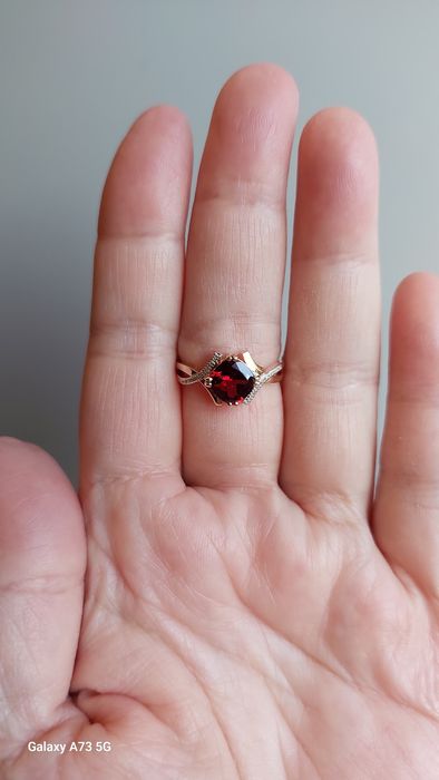 Продаю золотое кольцо, размер 17,5