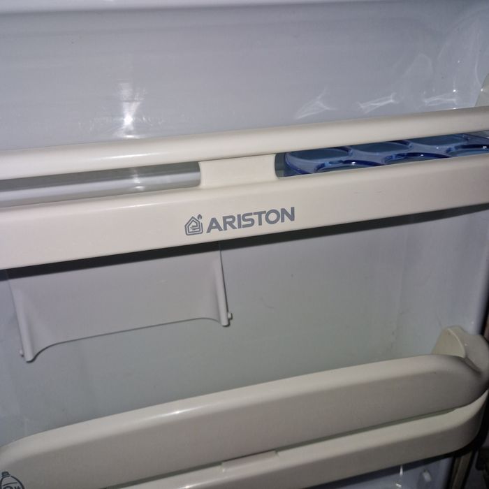 Мини хладилник Аристон