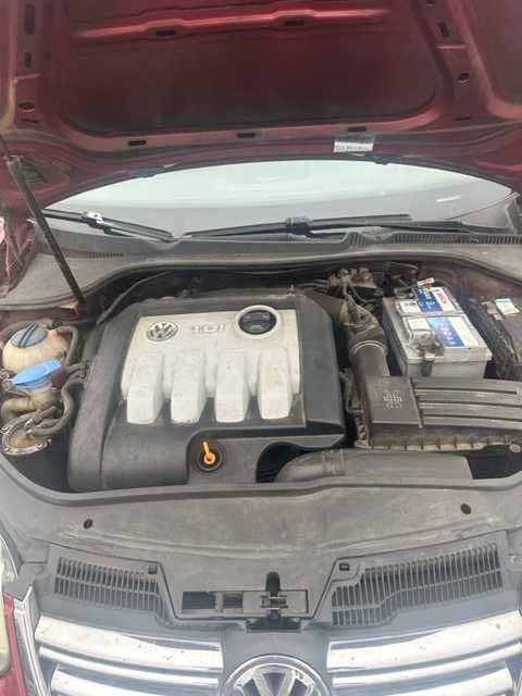 Dezmembrez,VW Jetta cutie manuala 5T 1.9 tdi tip BXE,An 2008