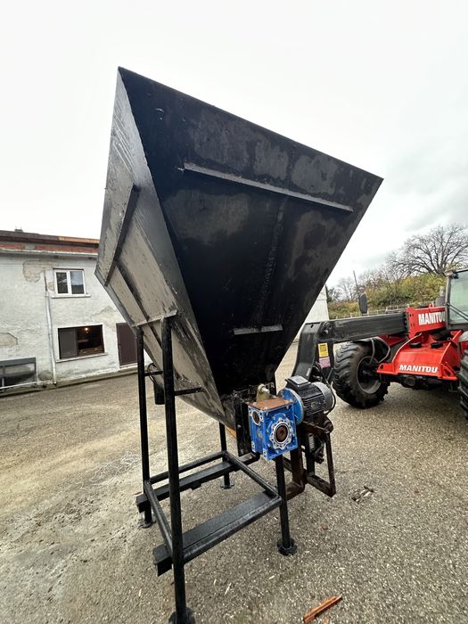 Машина за пълнене на чували/пакетиране на зърно,пясък, въглища и др