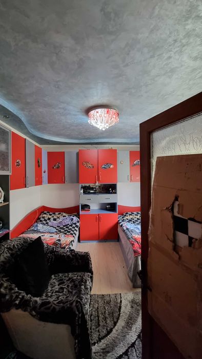 1729-Продава се двуетажна масивна къща в кв. "Варош"!