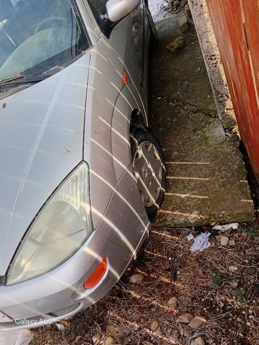 Bara fata/far/aripa ford focus 1