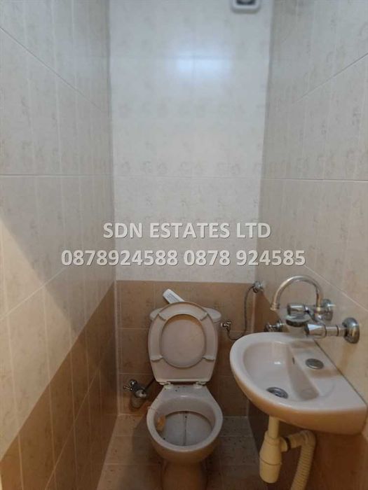 Продава напълно обзаведен етаж от къща в с. Бузовград