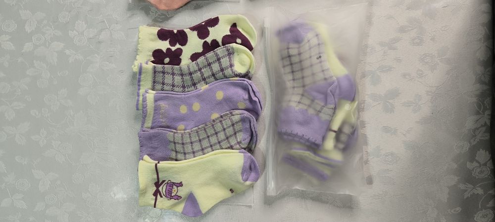 Носки детские 1-3: 3-5 лет одна упаковка 35000 сум в упаковке 5 шт,