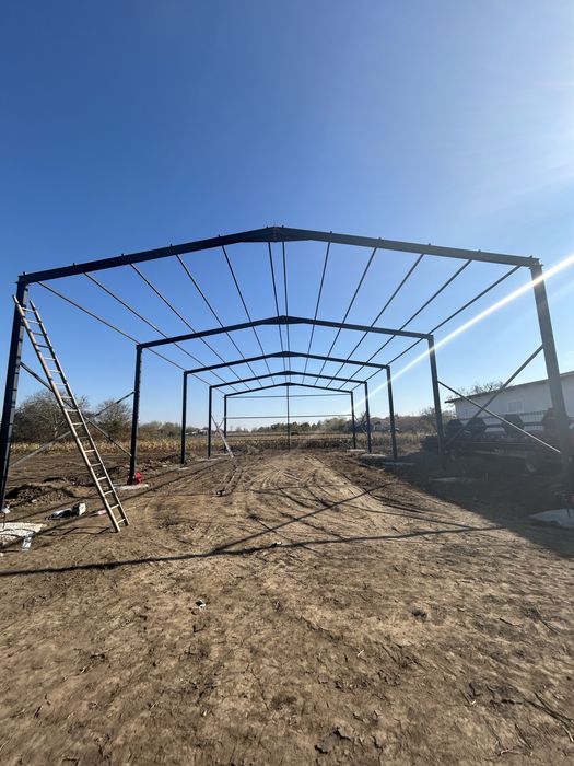 Vând structura metalica  10x12