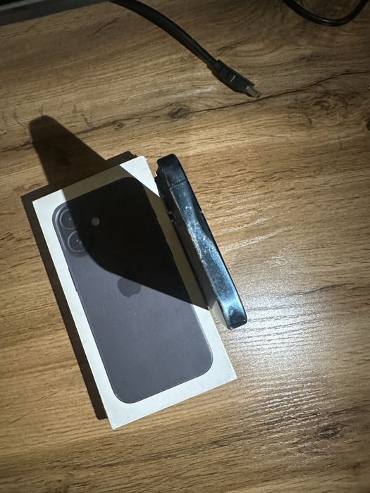 Продам Iphone 16 100Akb брался 18.01
