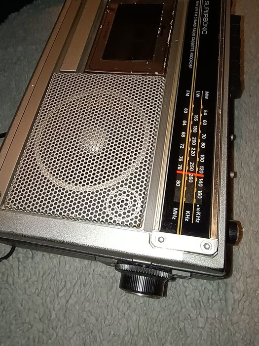 Radio casetofon marca Supersonic