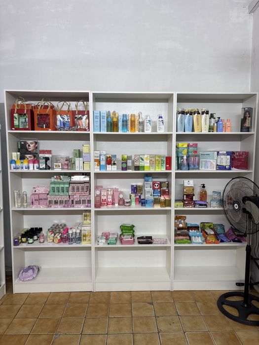 Продам полки и ресепшн