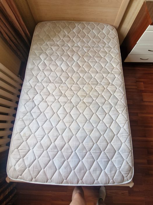 Продам кровать с матрасом