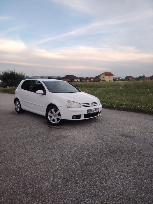 Vând Volkswagen Golf 5