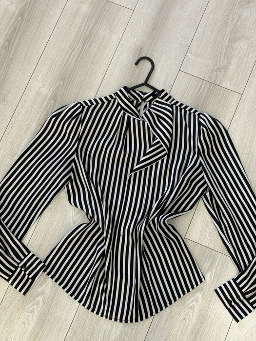 Mohito Дамска риза в черно и бяло