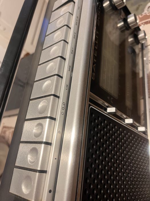 Vand radio Grundig Satelitte 2000