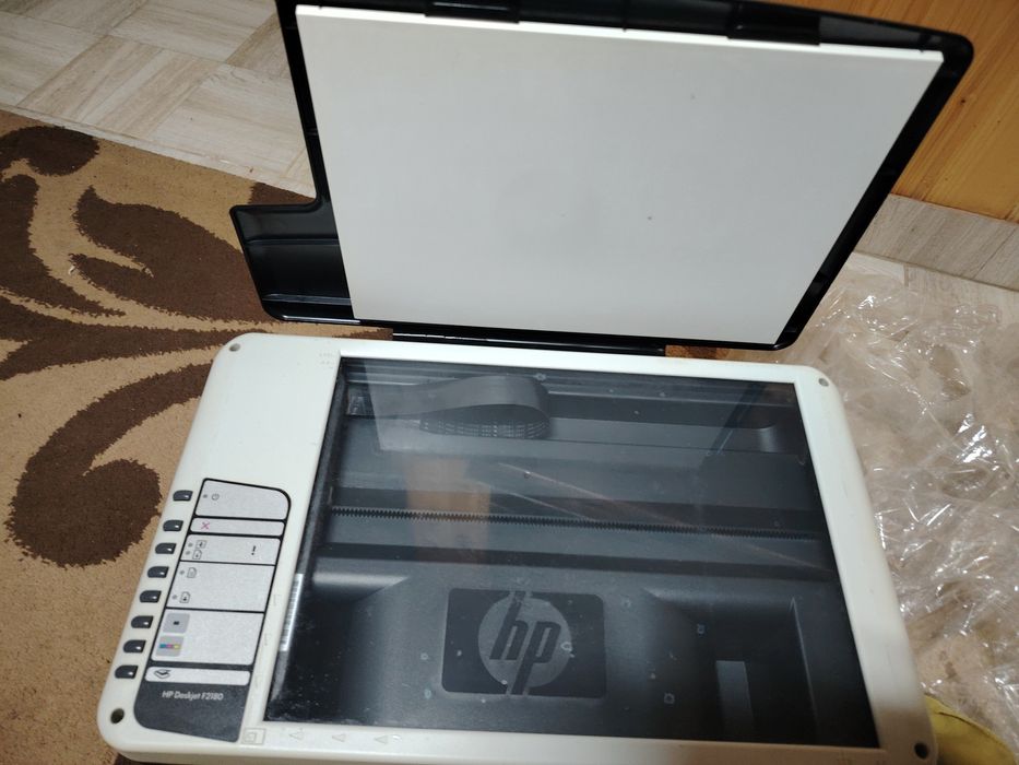 Vând imprimanta HP și monitor Samsung