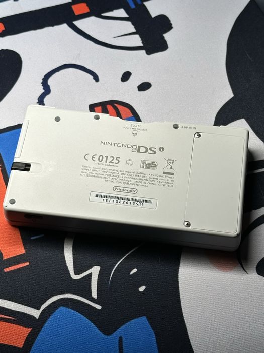 Nintendo DSi + SD карта 8gb