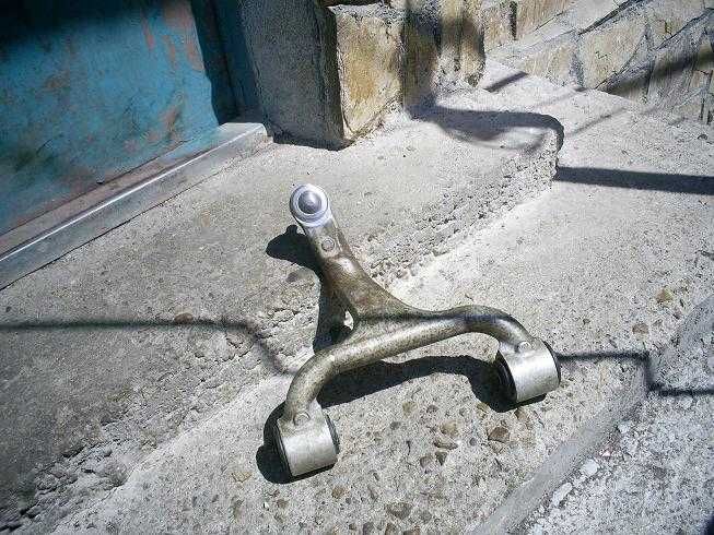 Носачи за автомобили ремонтира