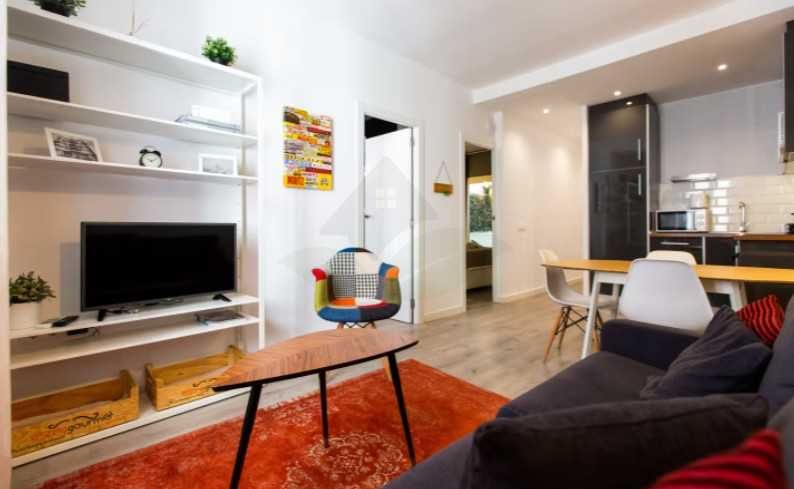 Дава се под наем Тристаен апартамент в Пловдив, Център - 75 кв.м за 224.4 € - Снимка #2