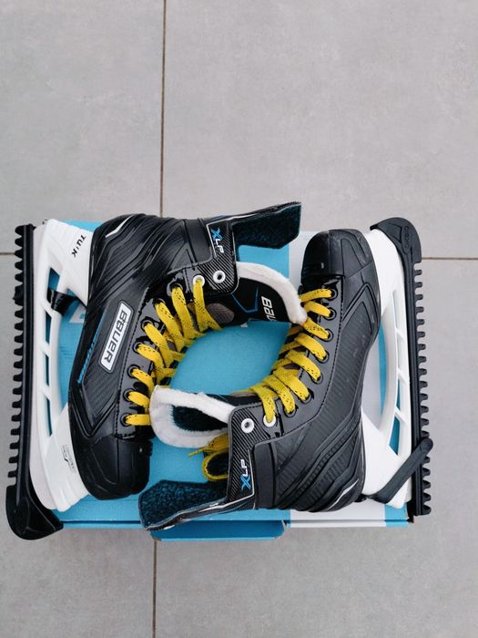 Vând patine BAUER XLP in stare FOARTE BUNA