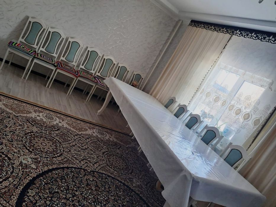 Стол для гостинной