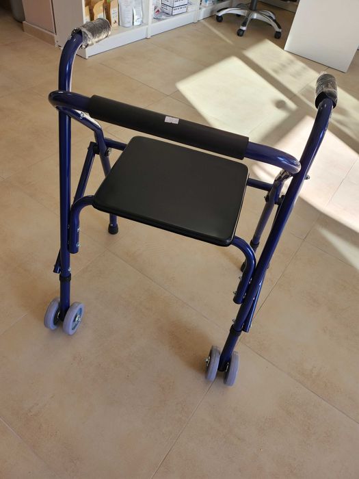 Проходилка за възрастни със сгъваема седалка