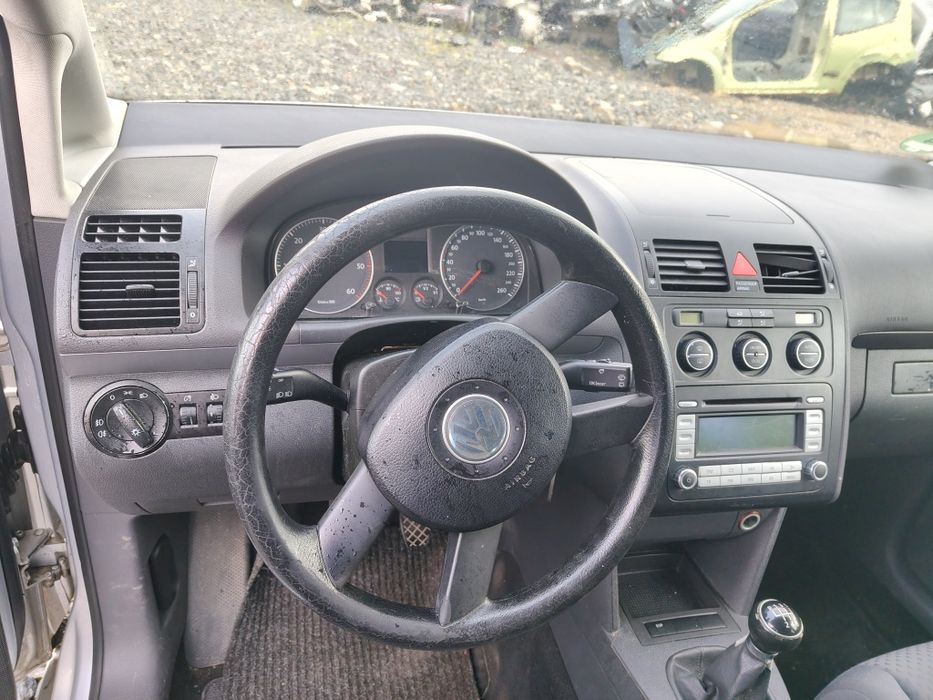 Piese motor cutie ușa haion cârlig dpf caseta scaun caseta direcție alternator compresor clima electromotor ceasuri bord  modul fuzeta vw Touran 1.9d