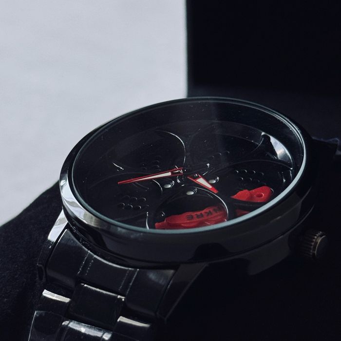 Часы чёрные гоночные