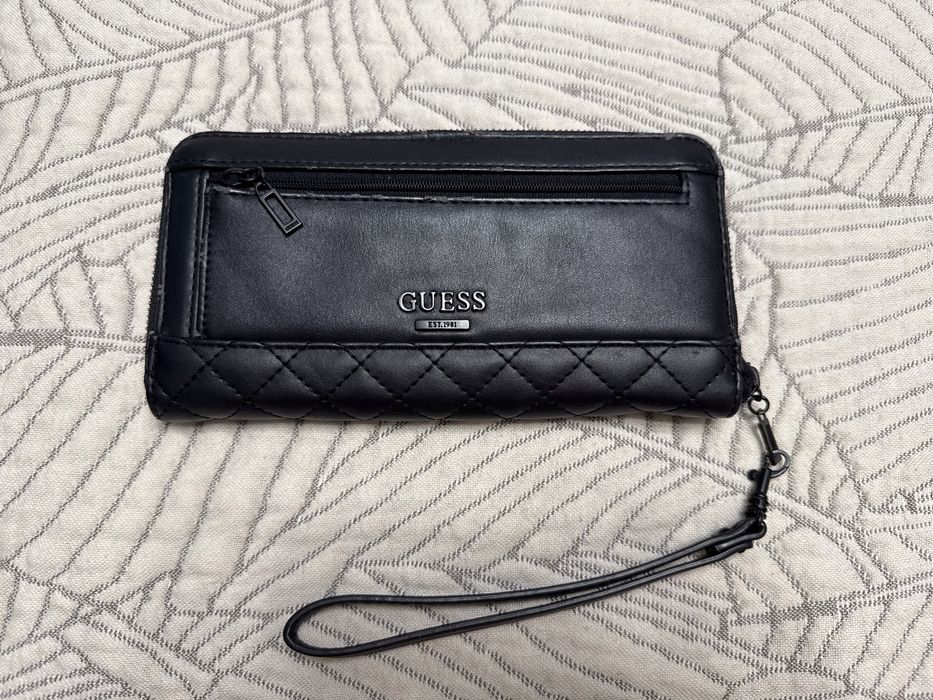 Продам клатч от Guess оригинал