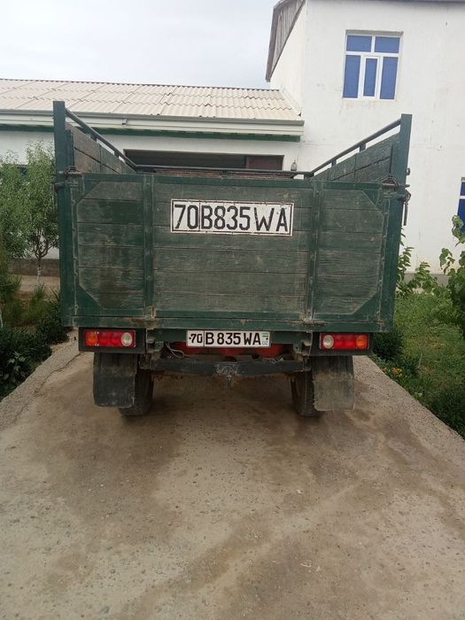 Yuk mashinasi Uaz sotiladi