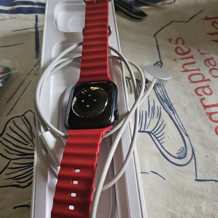 Продам часы Эпл 8.45.В отличном состоянии.