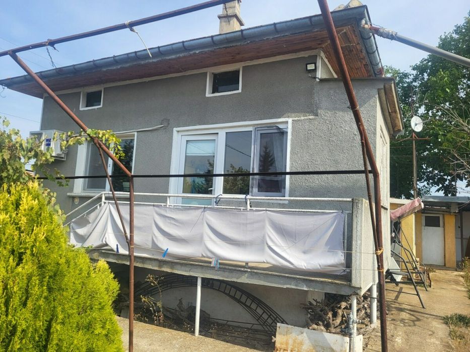 Ъглов парцел с къща в село Орешак, област Варна