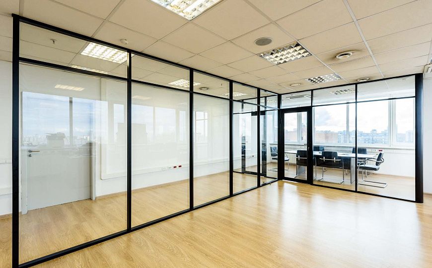 Алюминевые двери и перегородки