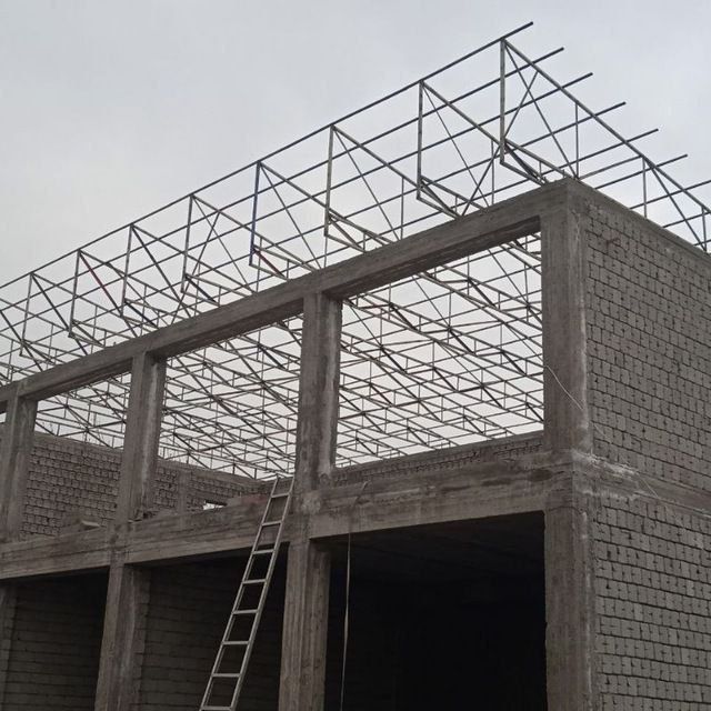 Tom naves sortak hozmat