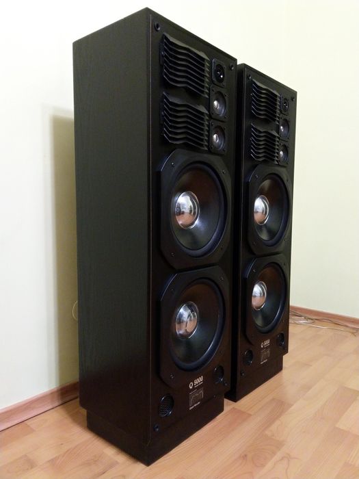 Тонколони  Universum Q 5000