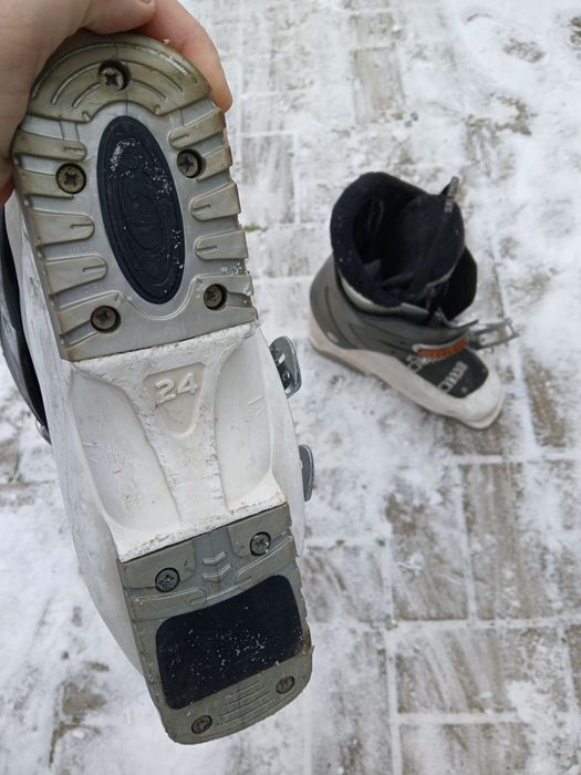 Bocanci schiii in stare buna