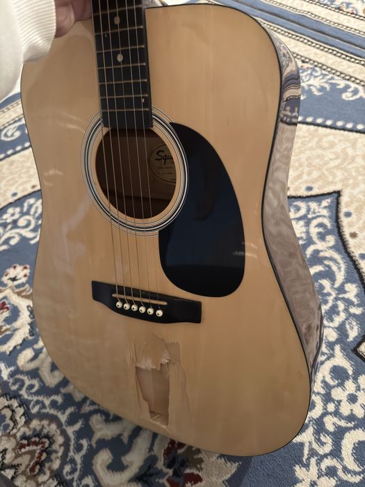 Гитара жалпы новый алынғалы жарда ілініп тұр тек